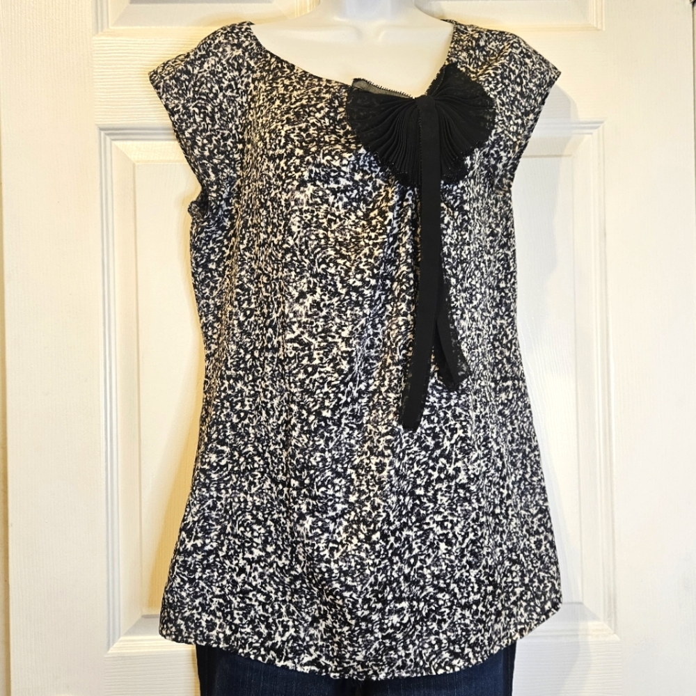 LOFT - Women's black & white blouse - size M
